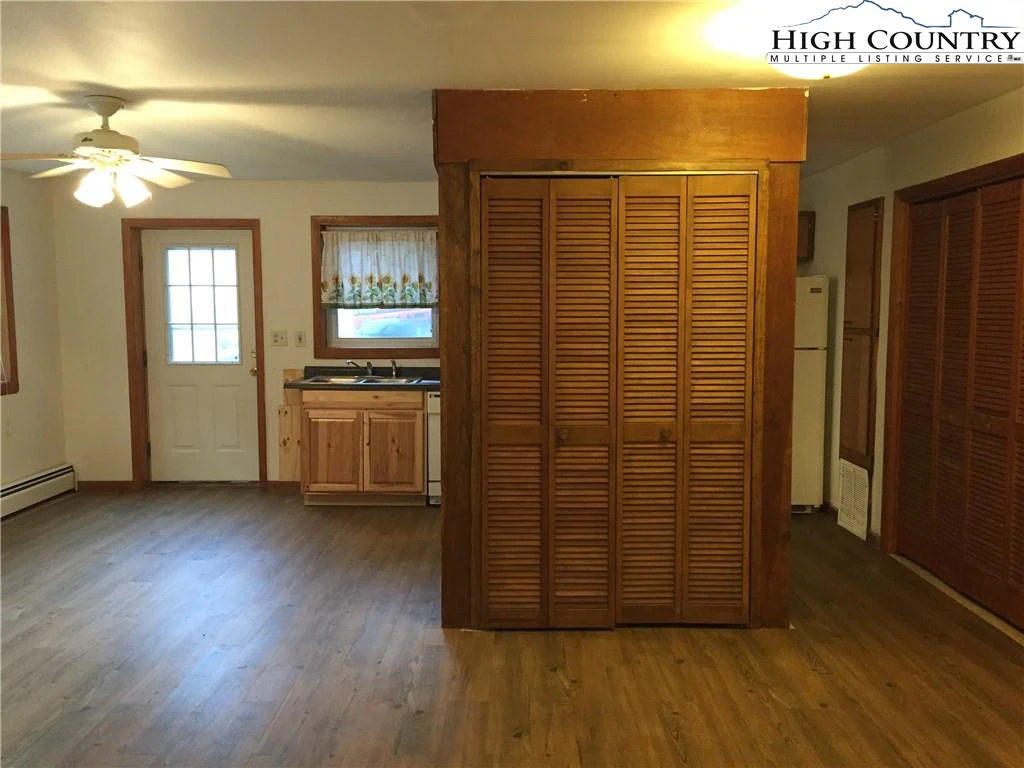 Image number 12 for the current listing