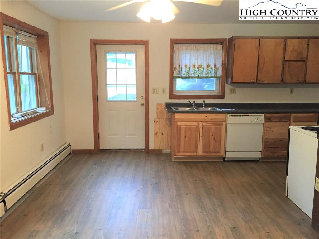 Image number 11 for the current listing