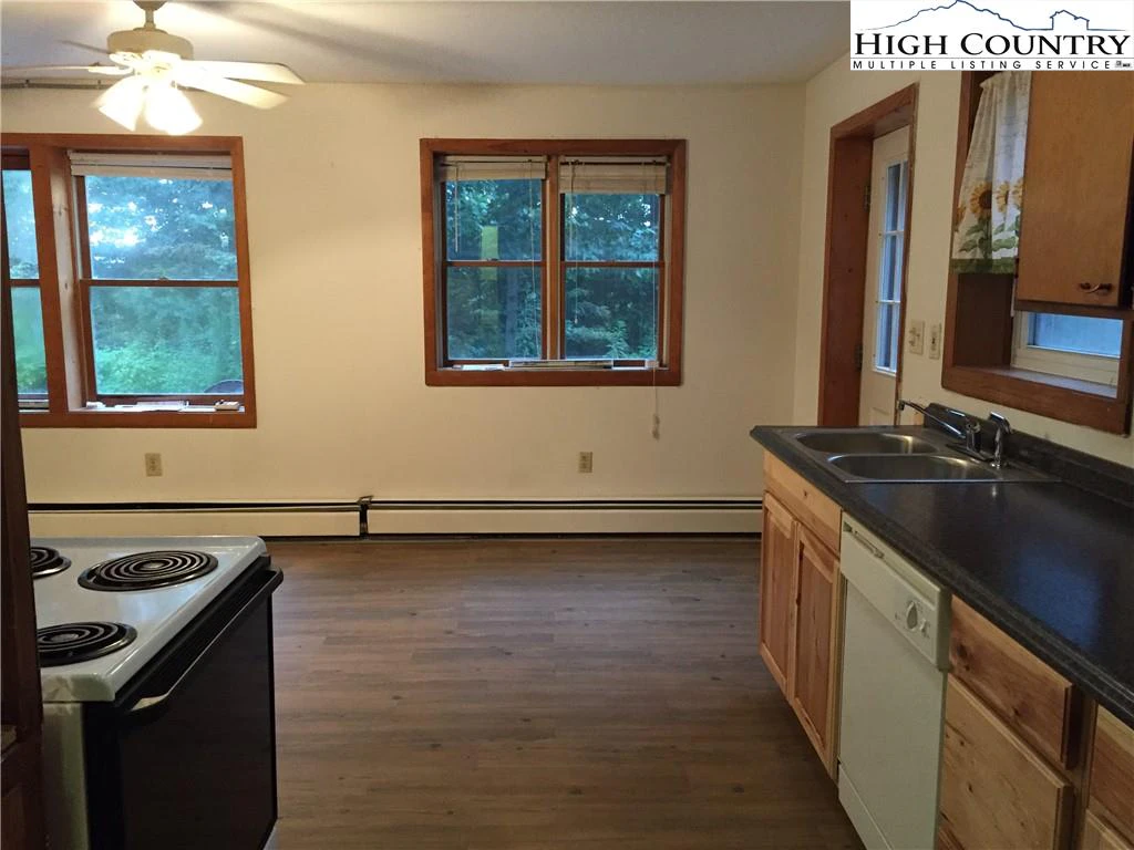 Image number 7 for the current listing