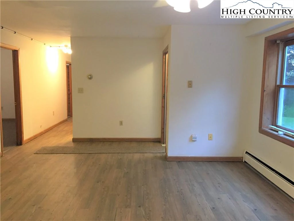 Image number 6 for the current listing