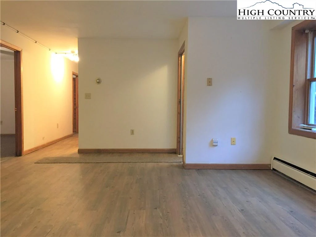 Image number 5 for the current listing