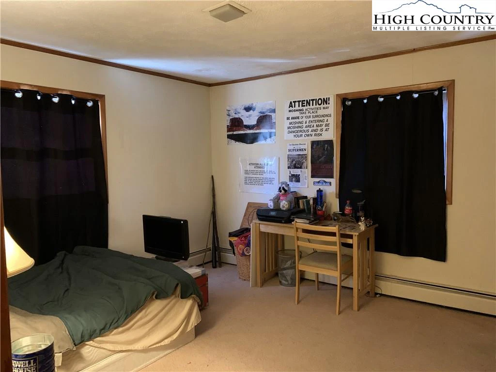 Image number 19 for the current listing