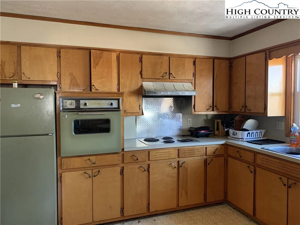 Image number 18 for the current listing