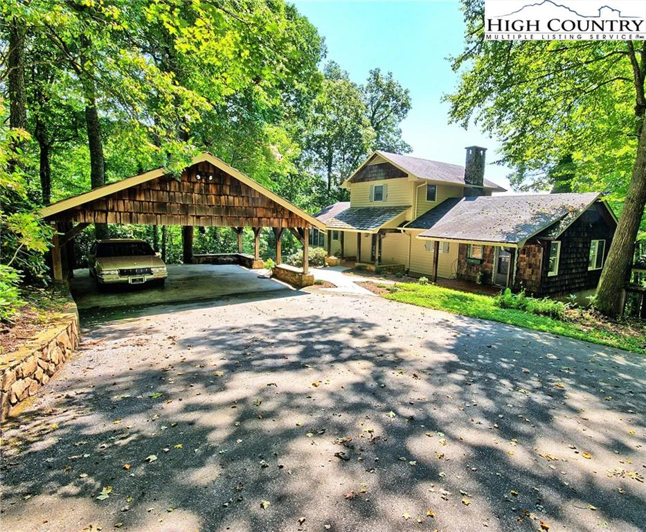 Image number 1 for the current listing