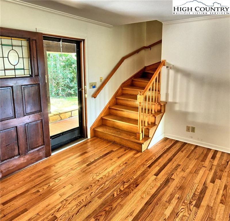 Image number 3 for the current listing