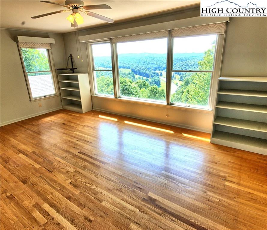 Image number 5 for the current listing