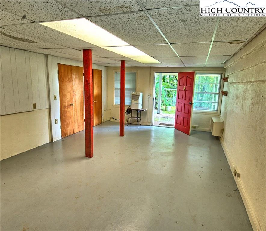 Image number 13 for the current listing