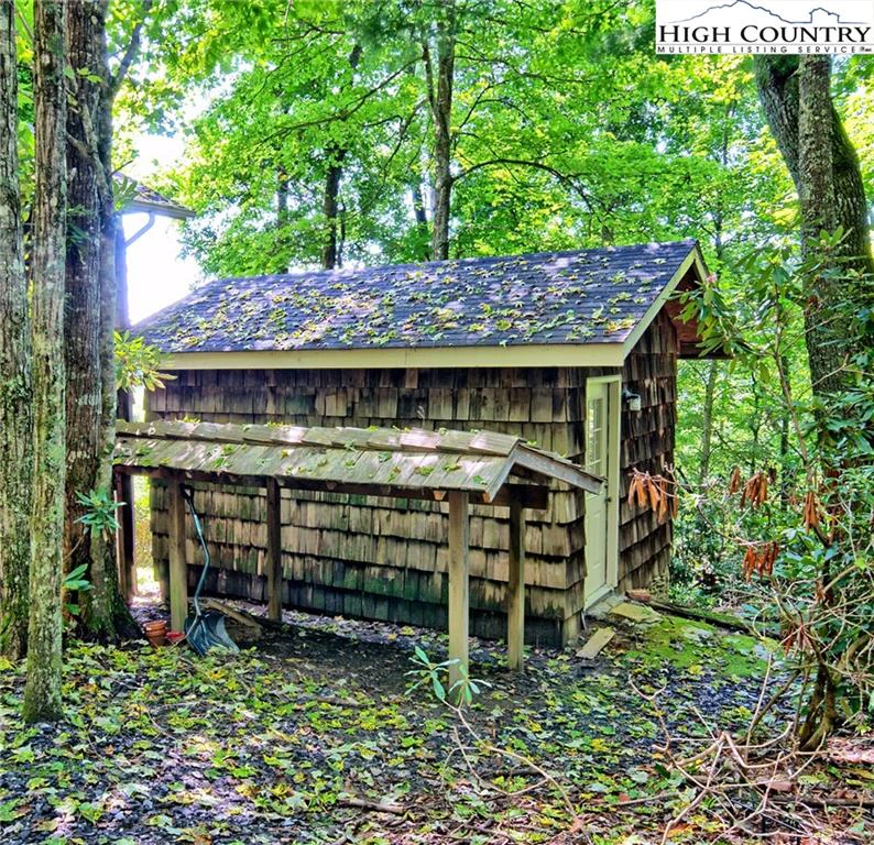 Image number 15 for the current listing