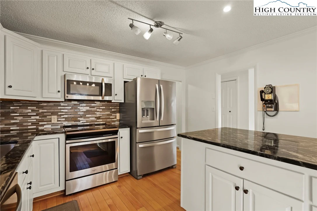 Image number 7 for the current listing