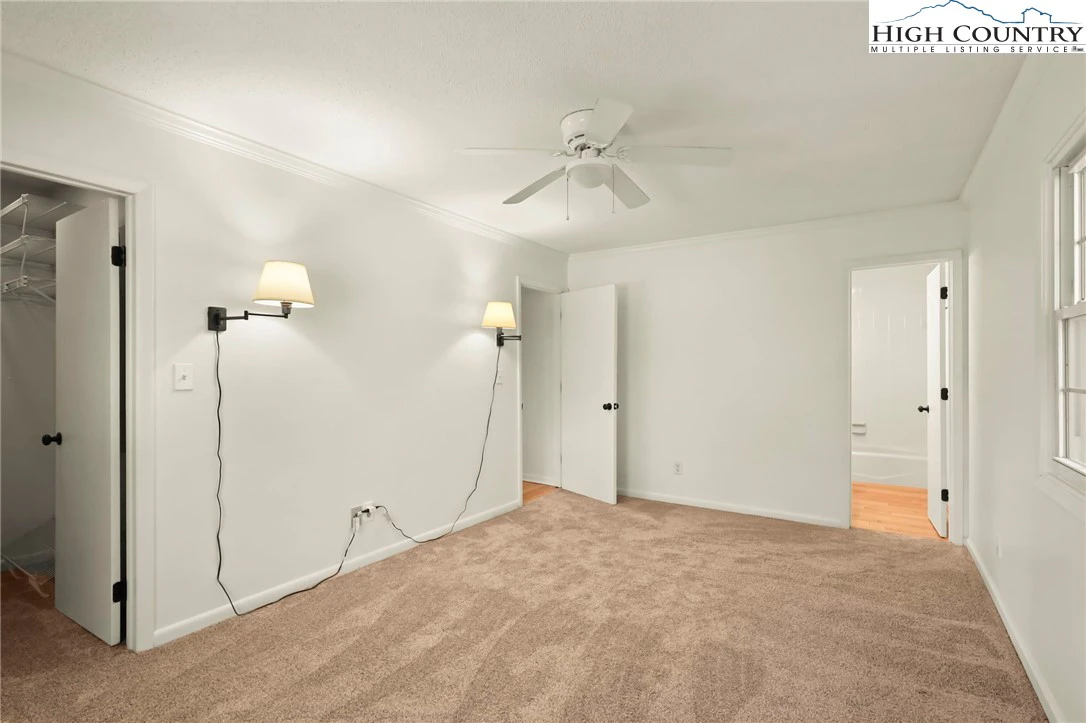 Image number 4 for the current listing