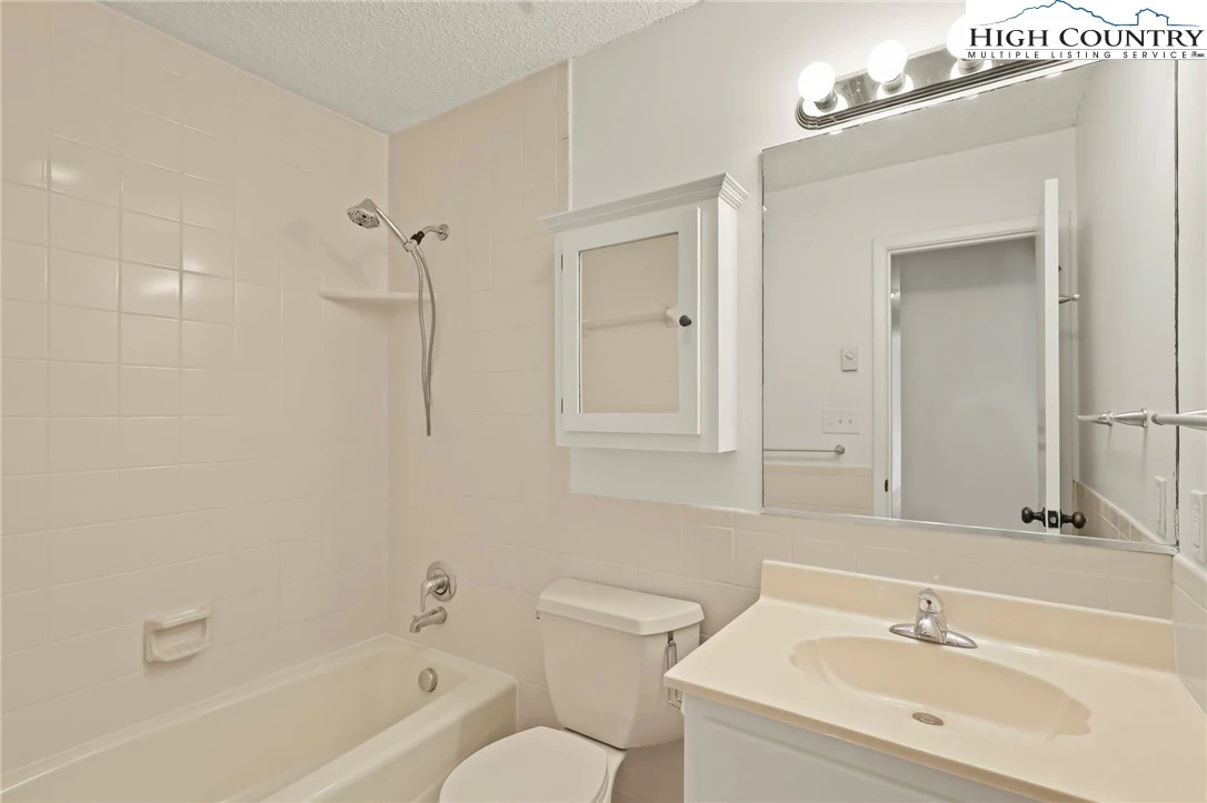Image number 6 for the current listing