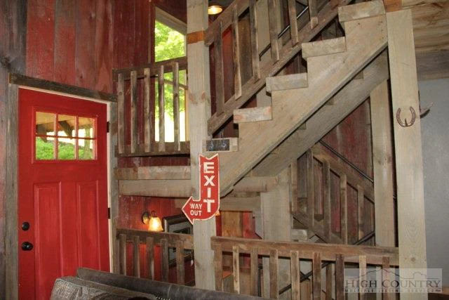 Image number 2 for the current listing