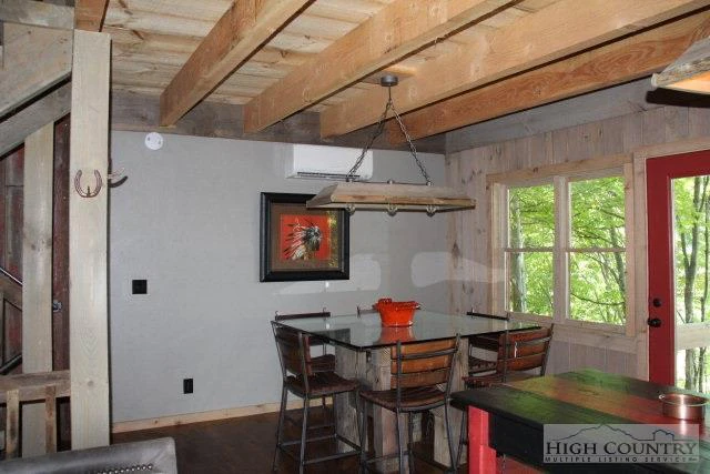 Image number 6 for the current listing