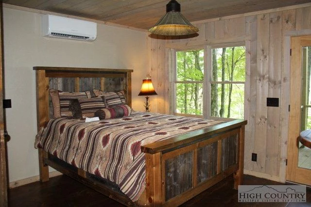 Image number 4 for the current listing