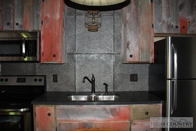 Image number 3 for the current listing