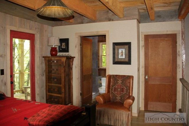 Image number 19 for the current listing