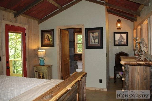 Image number 16 for the current listing