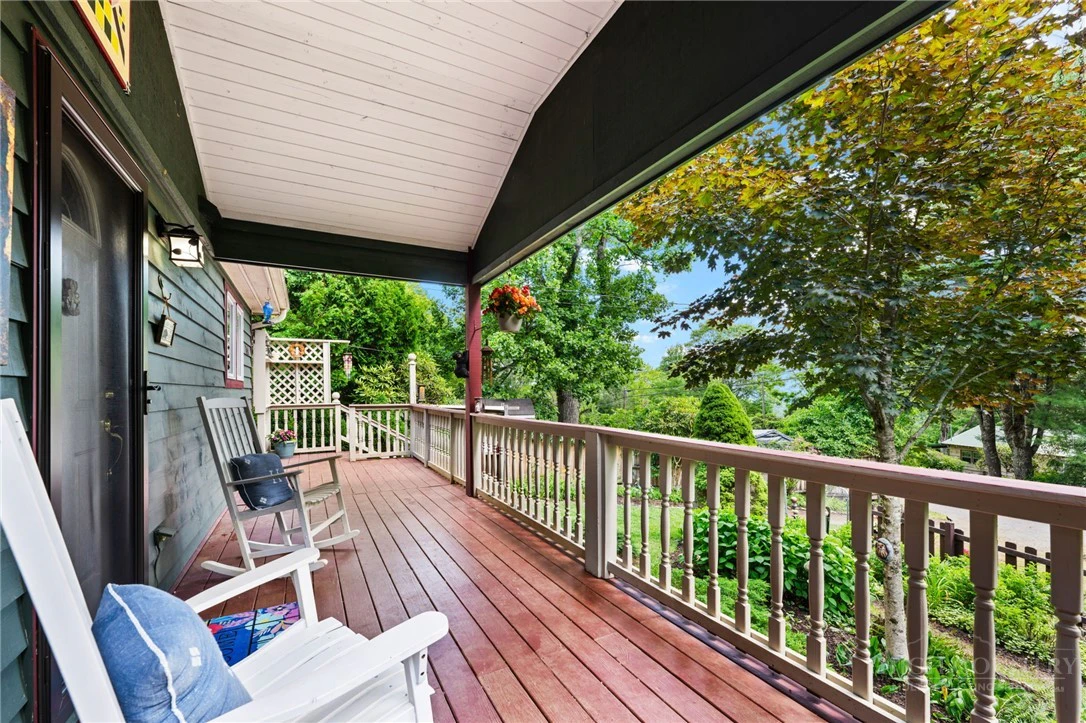Image number 10 for the current listing