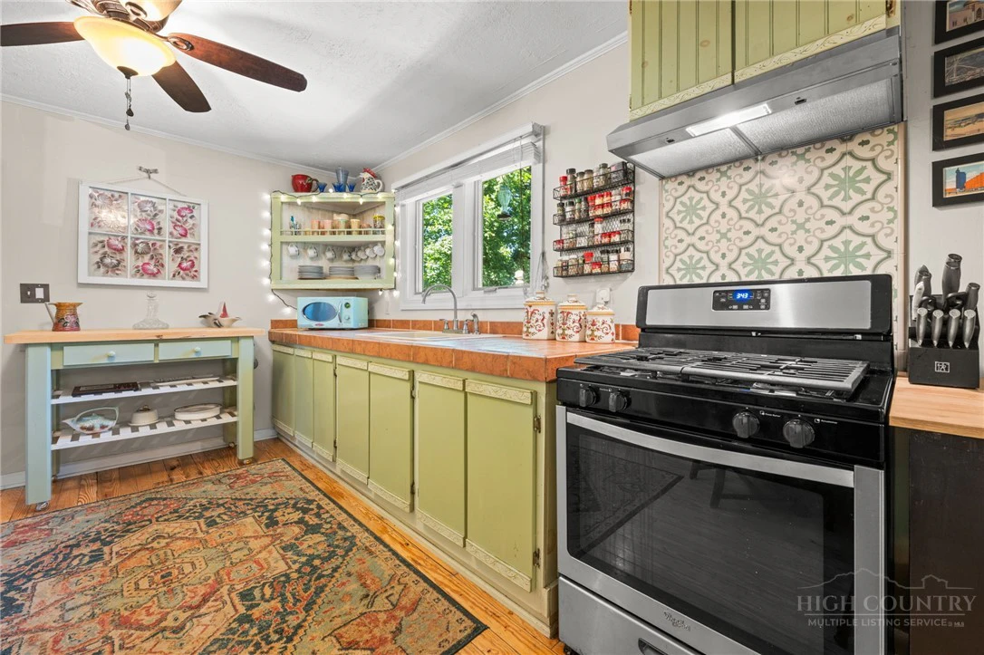 Image number 19 for the current listing