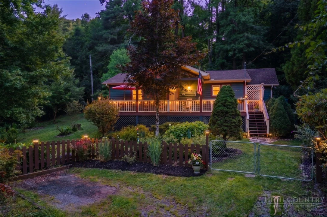 Image number 4 for the current listing