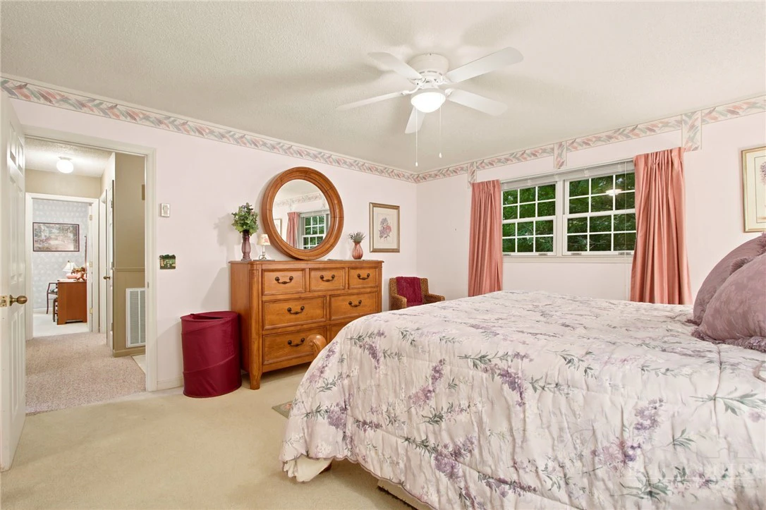 Image number 13 for the current listing