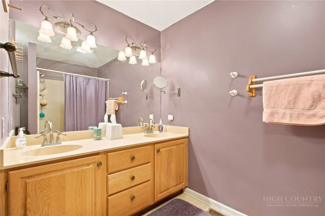 Image number 14 for the current listing