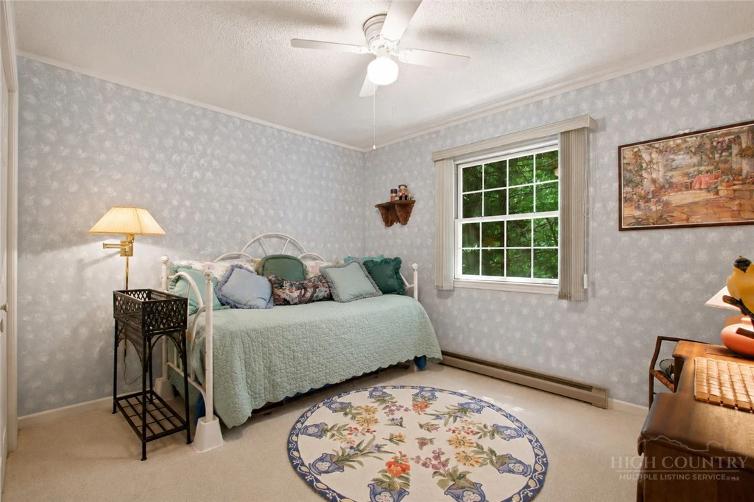 Image number 16 for the current listing