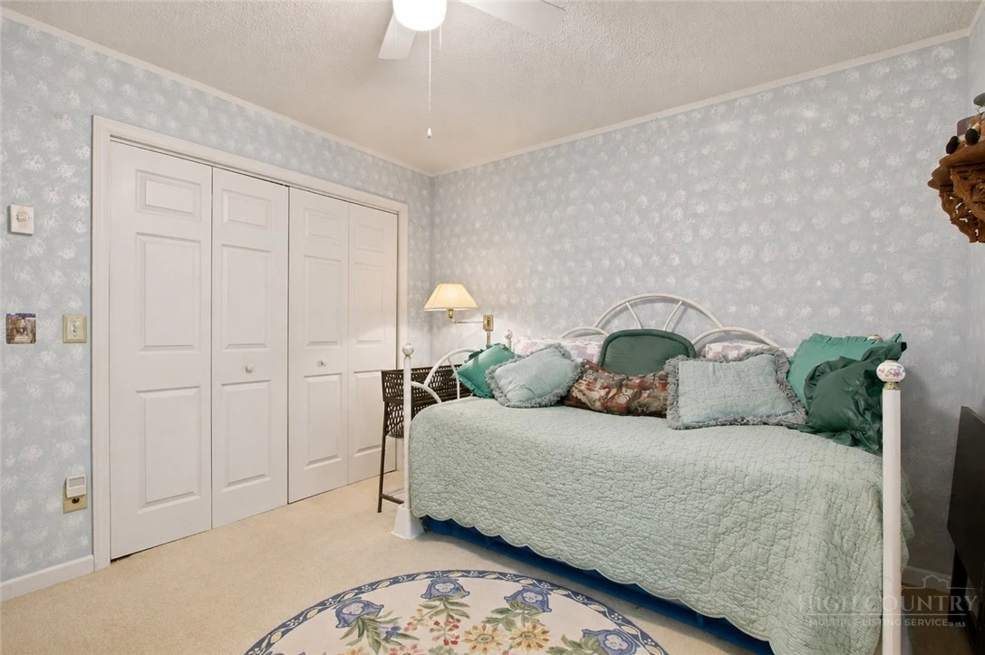 Image number 17 for the current listing