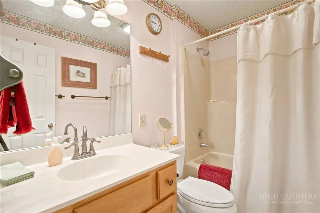 Image number 18 for the current listing