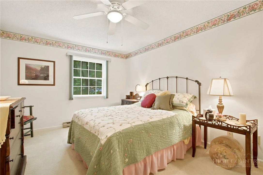 Image number 20 for the current listing