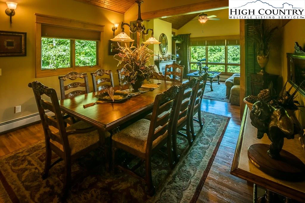 Image number 3 for the current listing