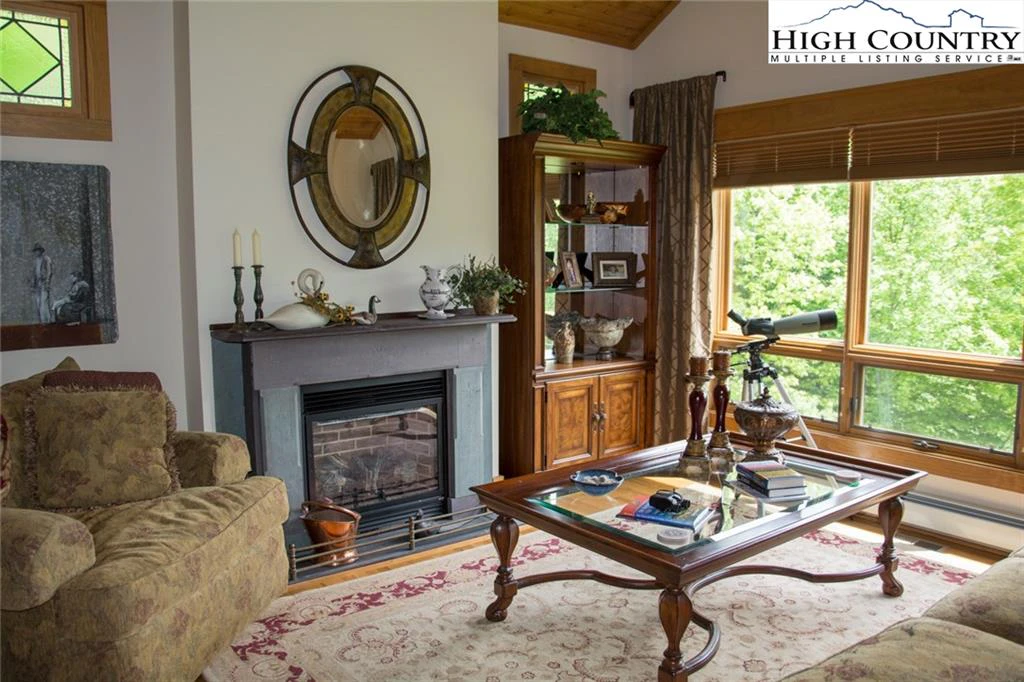 Image number 5 for the current listing