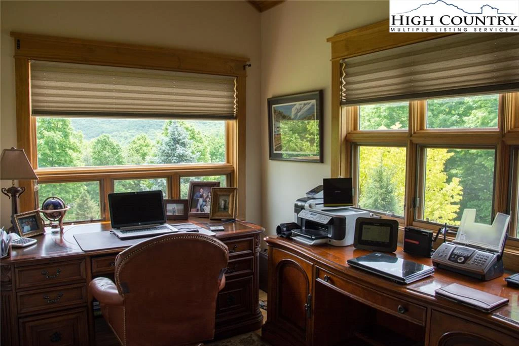 Image number 6 for the current listing