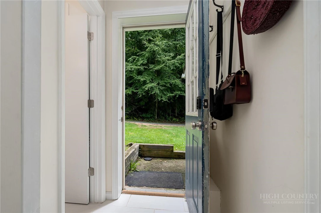 Image number 3 for the current listing