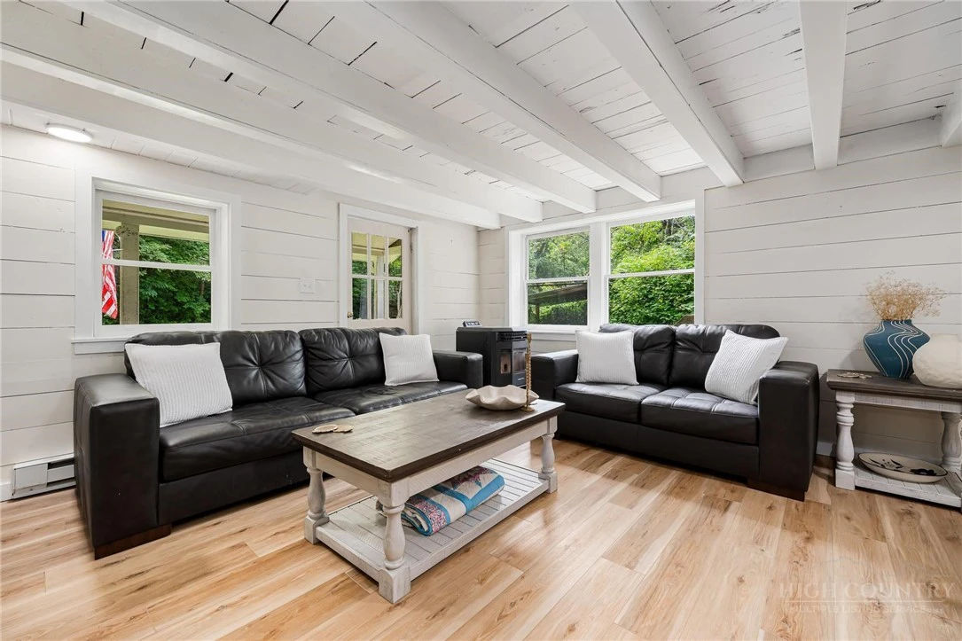 Image number 4 for the current listing