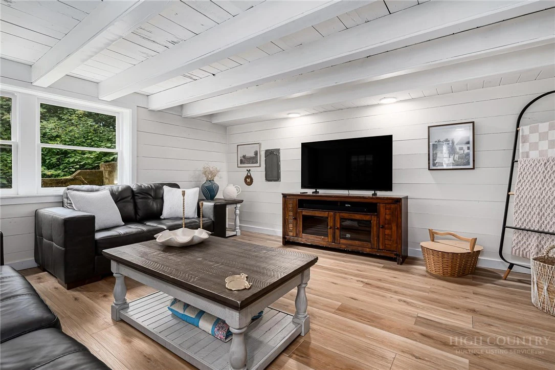 Image number 5 for the current listing