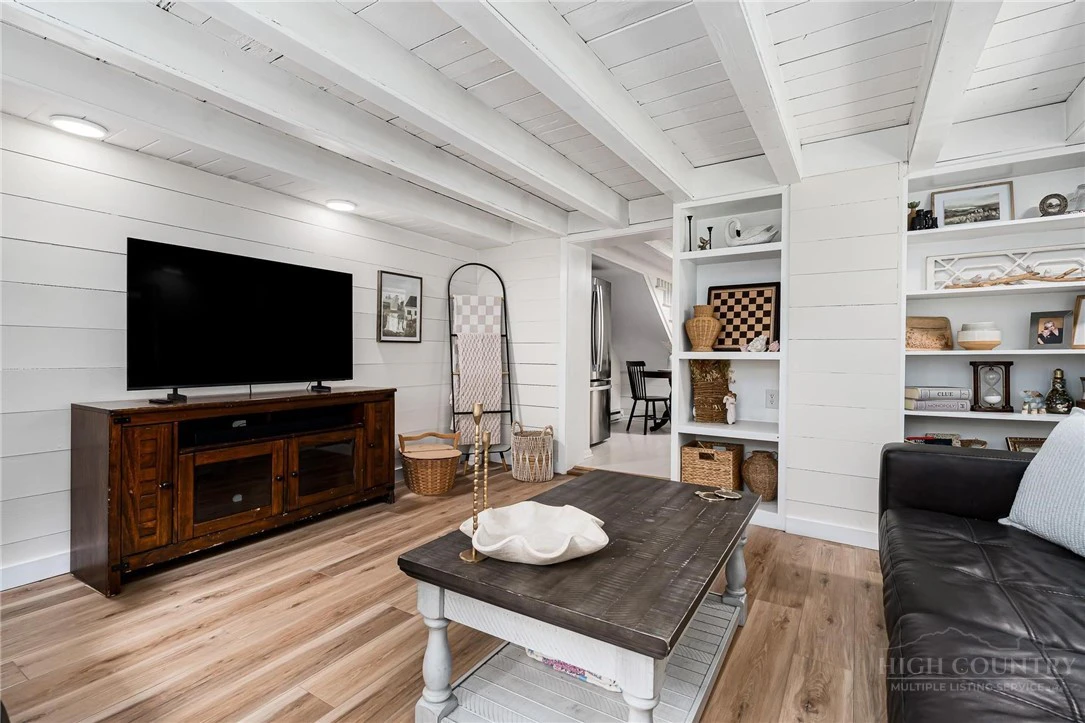 Image number 6 for the current listing