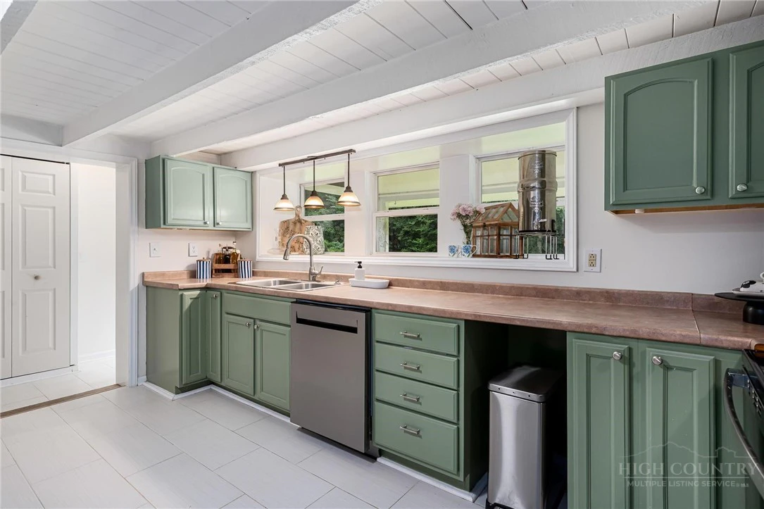 Image number 8 for the current listing