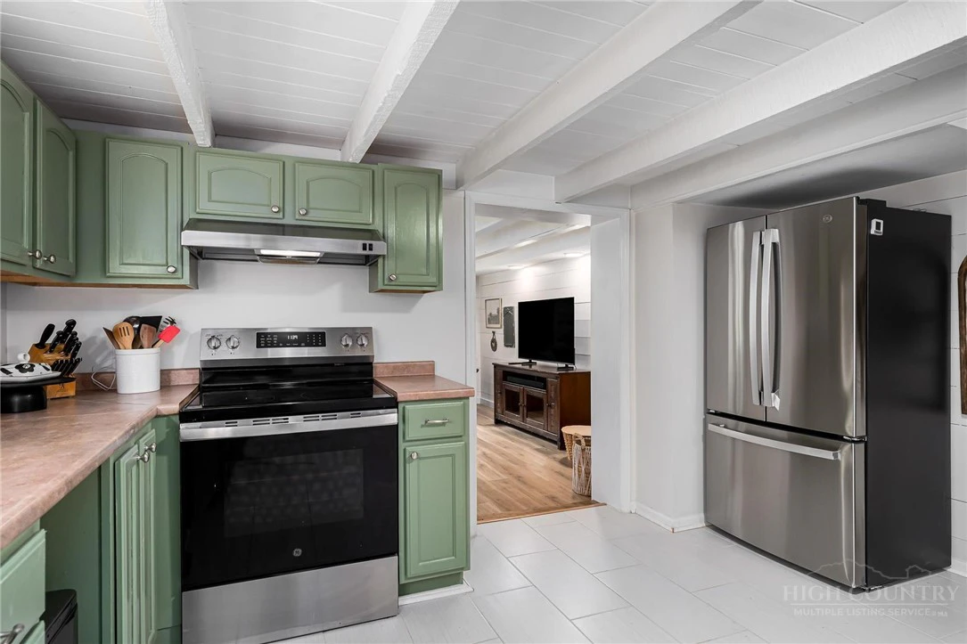 Image number 10 for the current listing