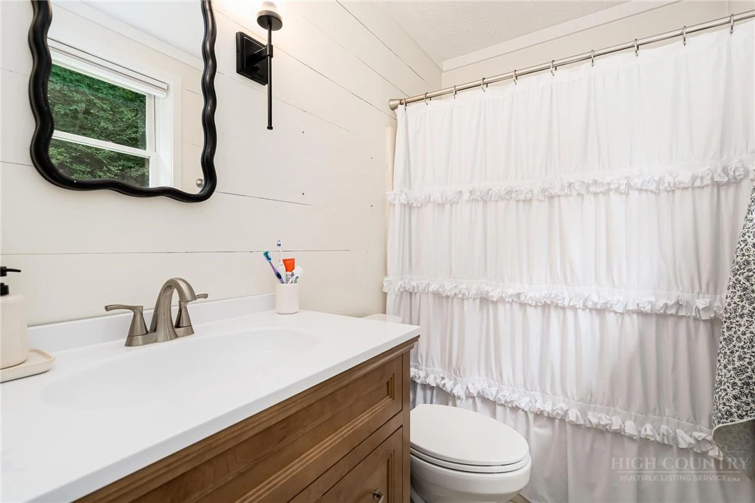 Image number 11 for the current listing