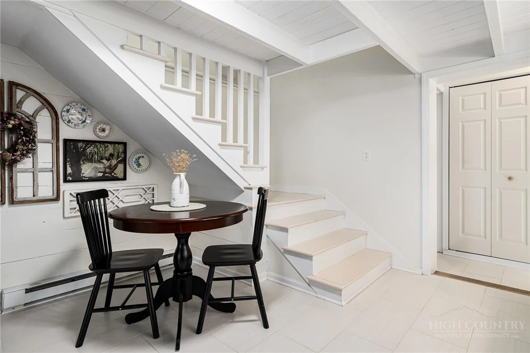 Image number 13 for the current listing