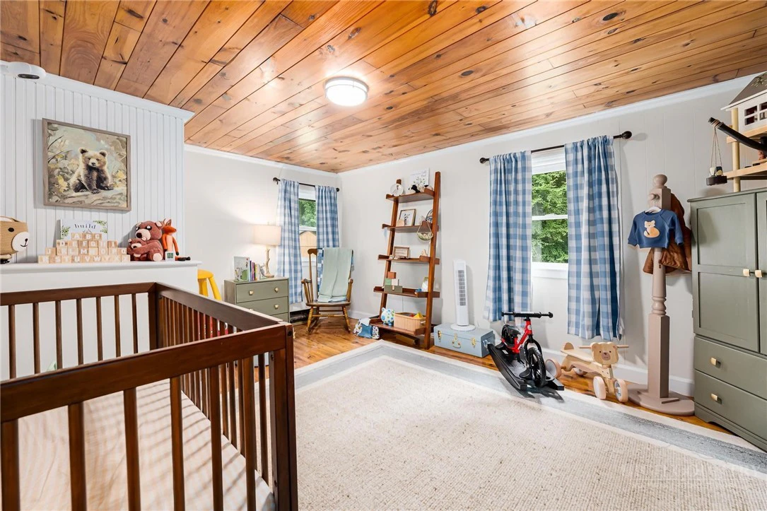 Image number 16 for the current listing