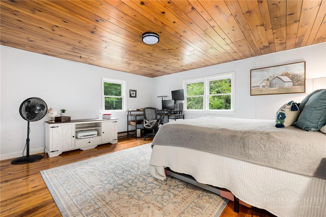 Image number 18 for the current listing