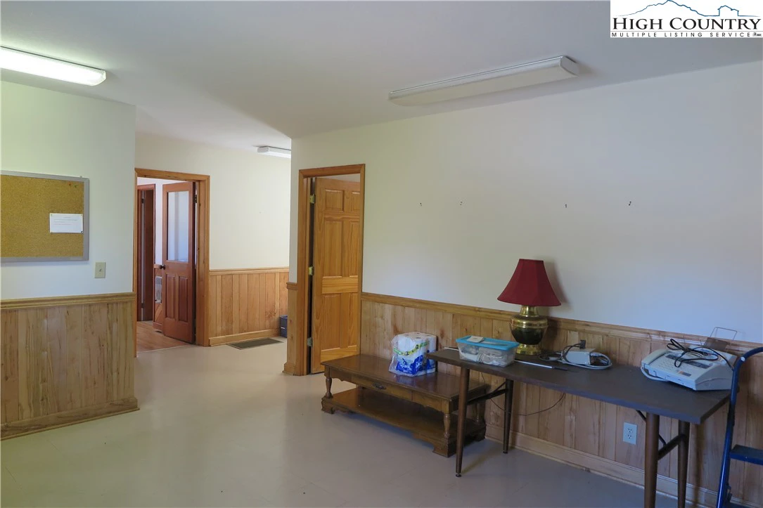 Image number 16 for the current listing