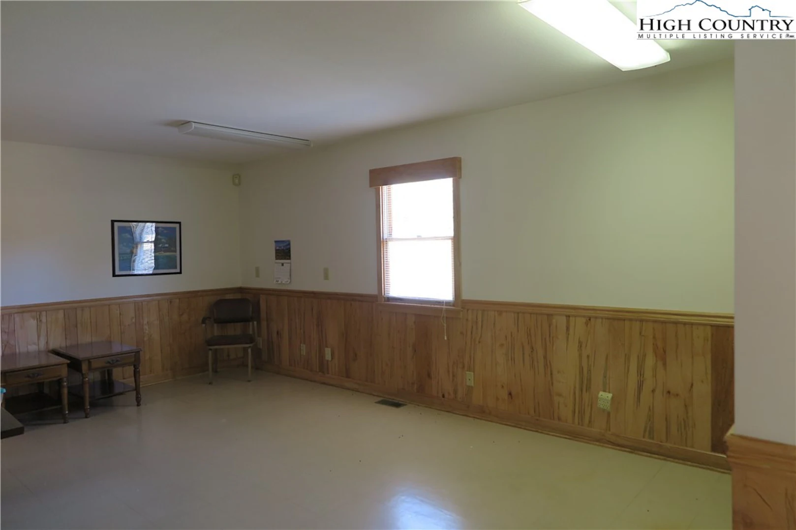 Image number 15 for the current listing