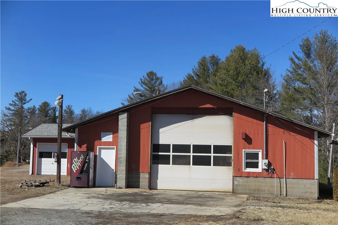 Image number 2 for the current listing