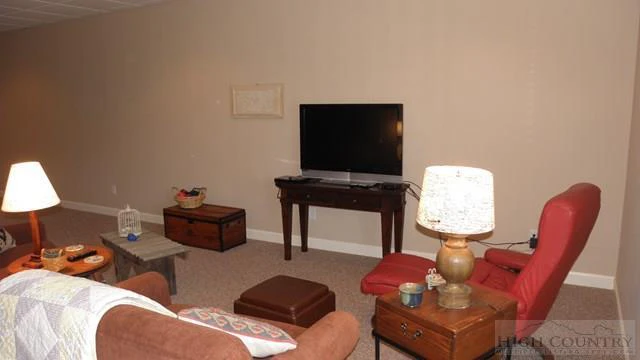 Image number 11 for the current listing