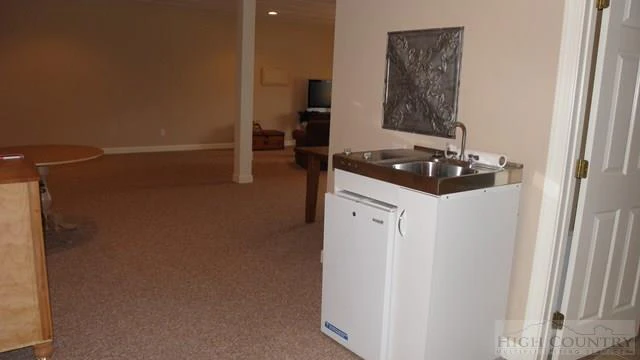 Image number 4 for the current listing