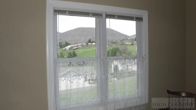 Image number 6 for the current listing