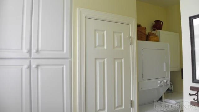 Image number 13 for the current listing